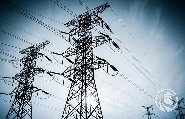 Sektor energetyczny na prowadzeniu, metale słabną