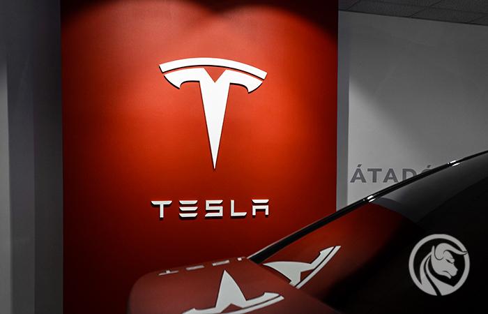 Wall Street bije kolejne rekordy. Tesla powyżej 1000$