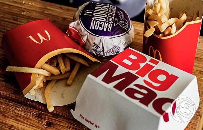 McDonald’s goni za inflacją kosztową — jak radzi sobie spółka na giełdzie?