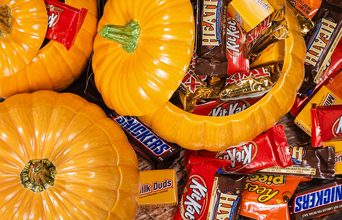 Spadające ceny kakao przyniosły słodką ulgę akcjom producentów czekolady przed Halloween