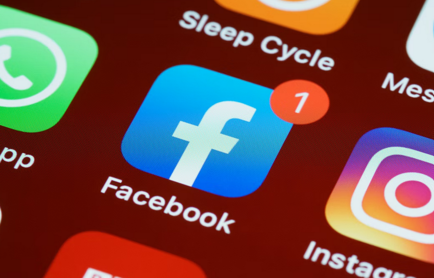 Meta Platforms zarabia na oszukańczych reklamach i szaleńczo inwestuje. Czy akcje spółki Marka Zuckerberga to okazja?