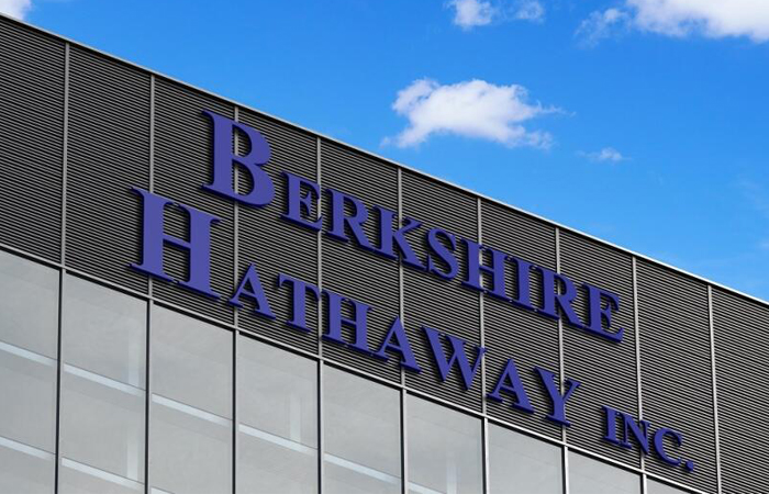 Berkshire Hathaway wznawia skup akcji własnych. Greg Abel zaznacza początek ery po Buffecie