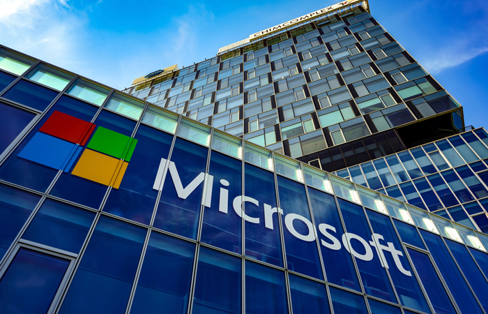 Microsoft stawia 10 mld dolarów na AI w Japonii, ale rynki wciąż patrzą na spółkę z niepokojem
