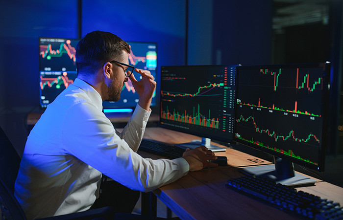 Tracili kapitał latami, zanim zaczęli zarabiać – czego uczą nas historie prop traderów?